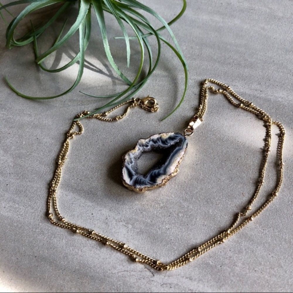 🎁Purple-grey/gold geode druzy pendant on chain - Picture 2 of 2